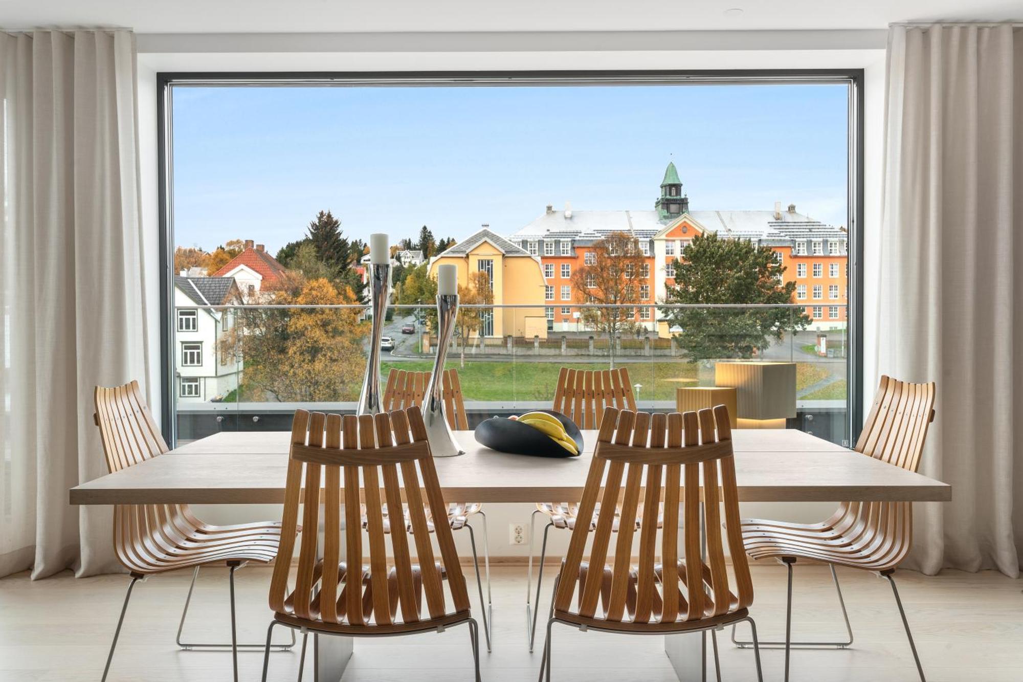 Luxury Apartment Downtown Tromso With 2 Bedrooms And 2 Bathrooms And Parking Exterior foto